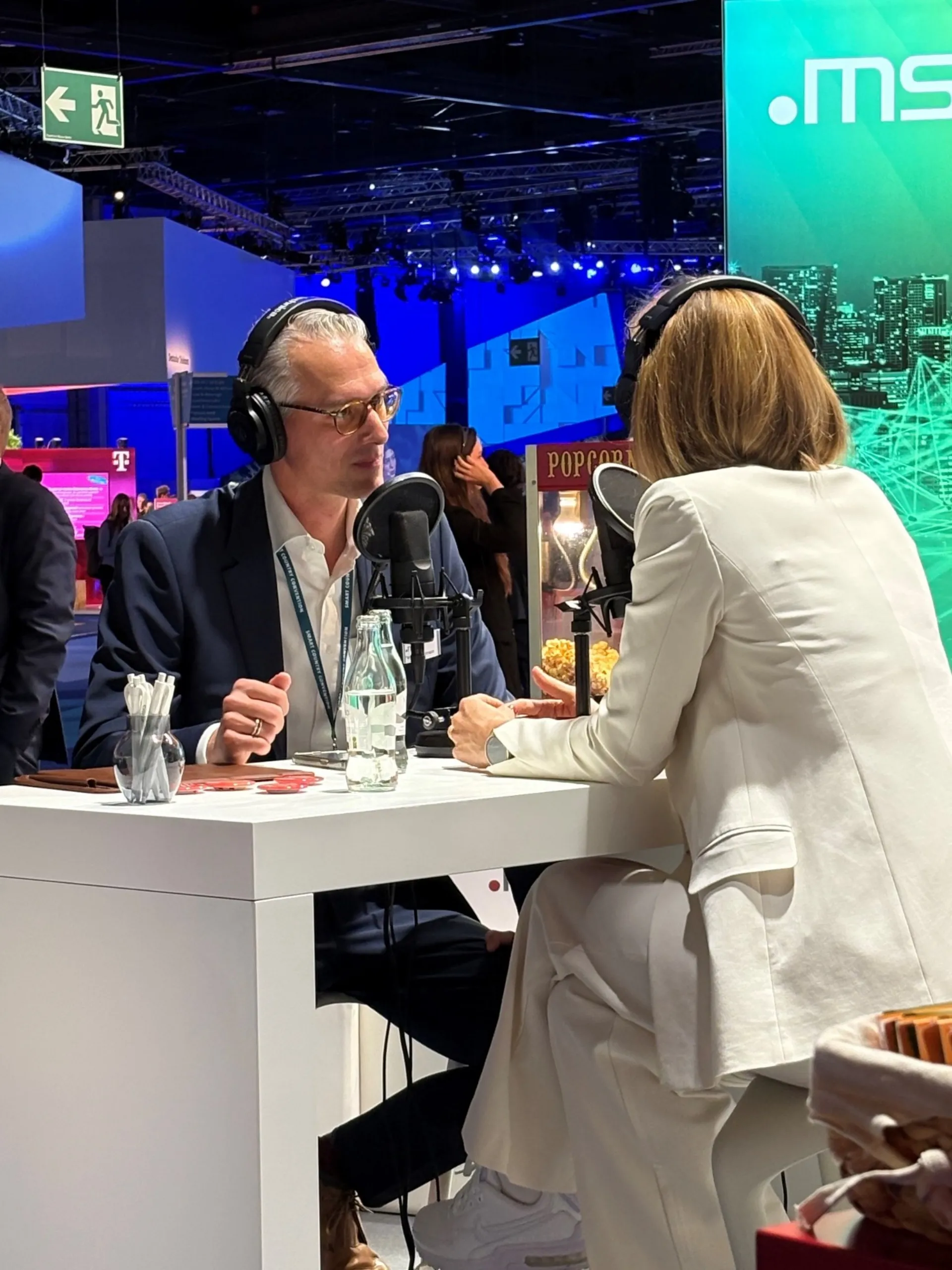 From left to right: Patrick Brauckmann together with Lena-Sophie Müller in the podcast